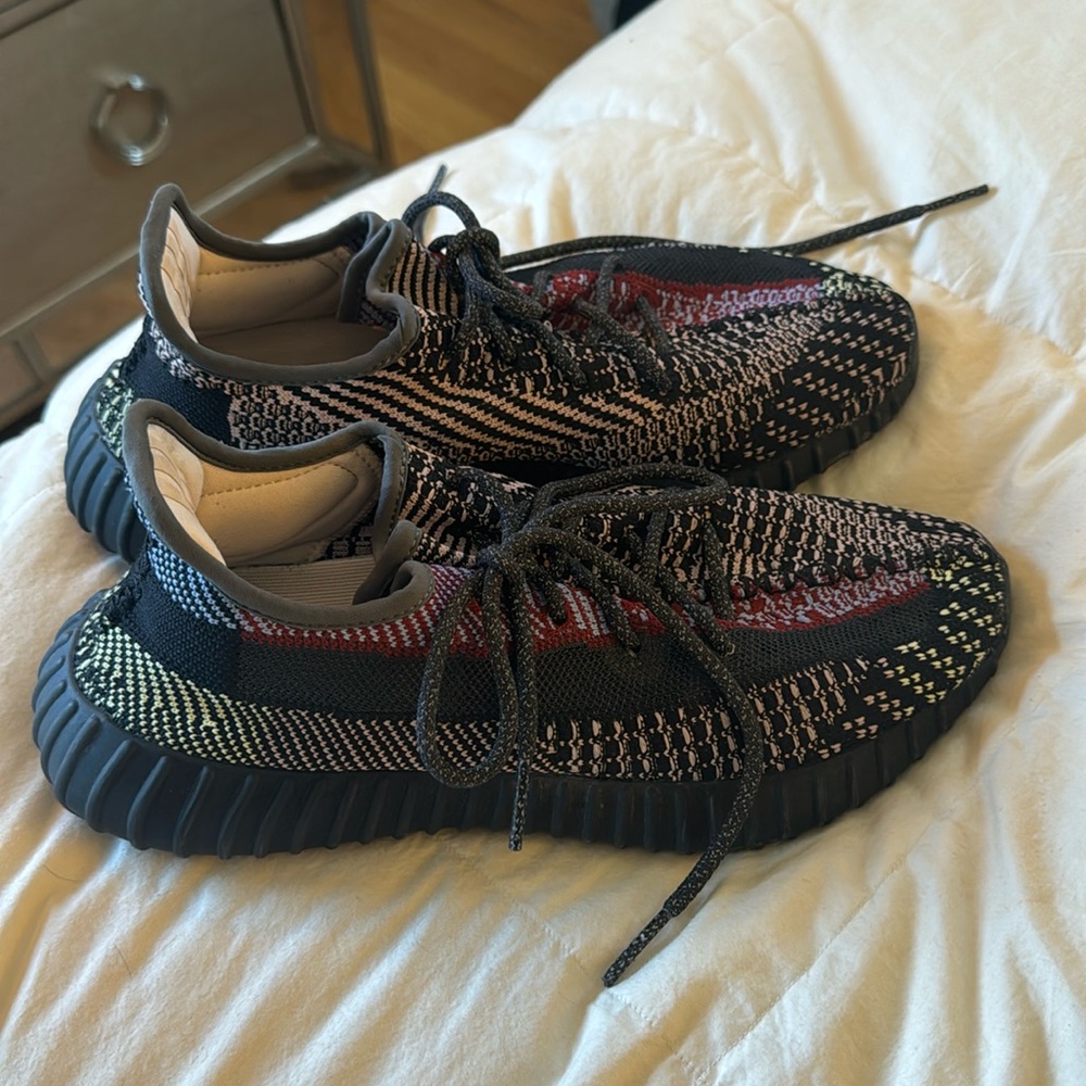 Authentic Yeezy 350 V2 “Yecheil” men’s shoe- size 9. Minimally worn.